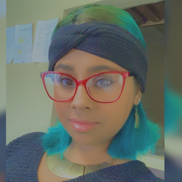 Profile Picture of Onamisse Rodriguez (@foreverdazzled) on Poshmark