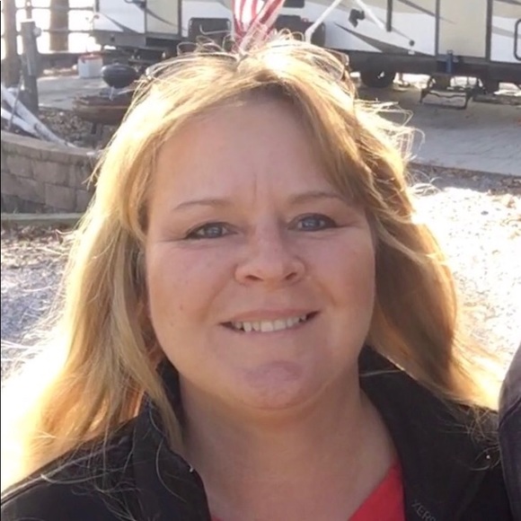 Profile Picture of Tenaj Dahmen (@10aj) on Poshmark