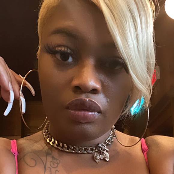 Profile Picture of Rayvonna Rayvonna (@rayvonna5) on Poshmark