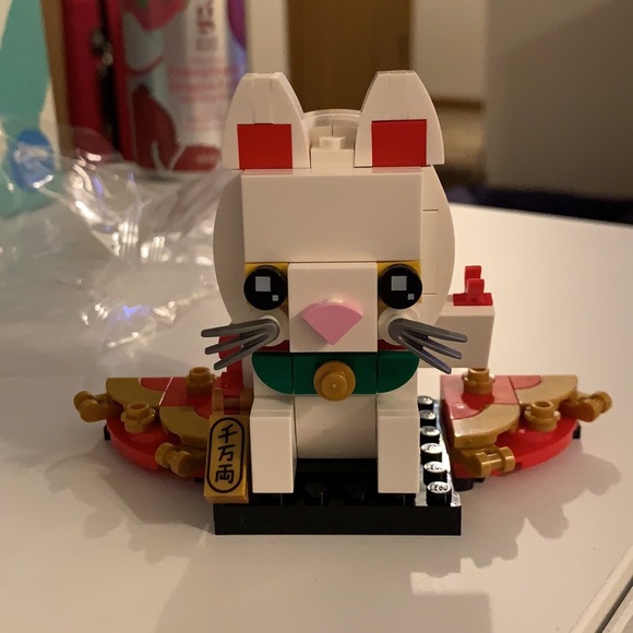 Profile Picture of Fiona Deng (@fiona_deng) on Poshmark