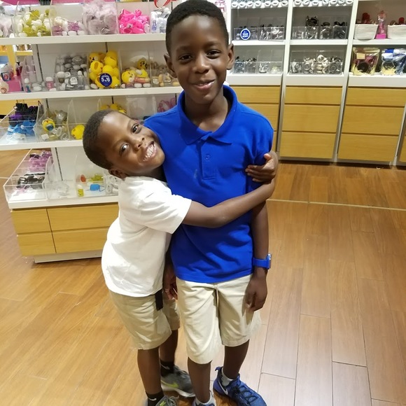 Profile Picture of Laurie Charles (@lladylo25) on Poshmark