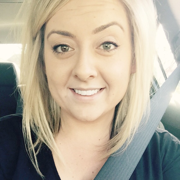 Profile Picture of Alexandra Riemer (@aliriemer) on Poshmark