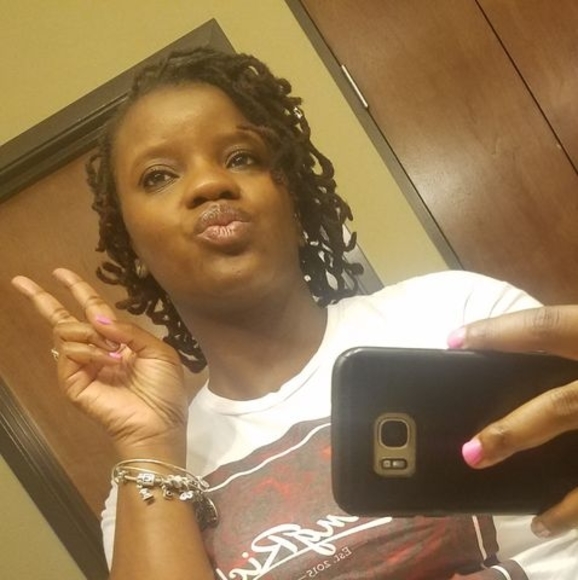 Profile Picture of Carolyn Chavette (@carolynchavette) on Poshmark