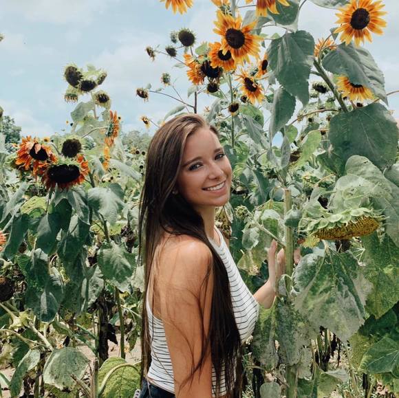 Profile Picture of Brittany Dueitt (@brittanydueitt) on Poshmark