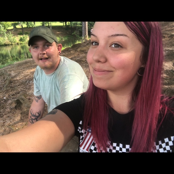 Emily Elsberry - Poshmark Profile Picture of Emily Elsberry (@emilyelsberry) on Poshmark