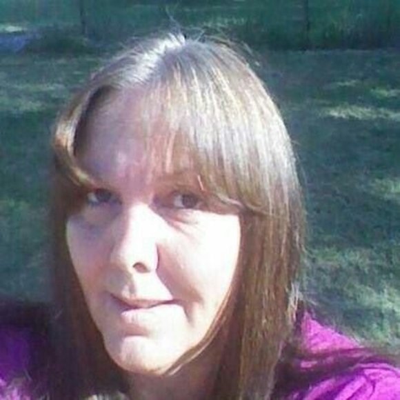 Profile Picture of Stephanie Zegers (@stephaniezegers) on Poshmark