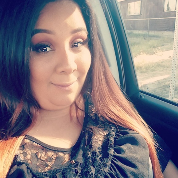 Profile Picture of Juanita Alba (@juanita_alba) on Poshmark