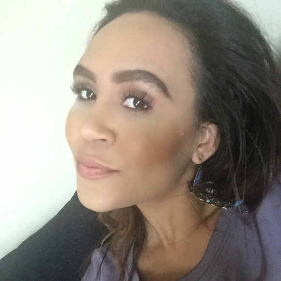 Profile Picture of Shellica Jordan (@shellicajfitz) on Poshmark