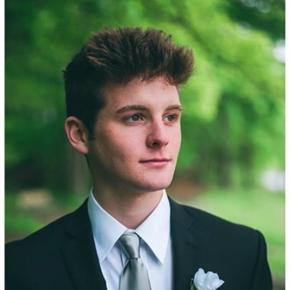 Profile Picture of Gavin Waters (@gavmwaters) on Poshmark