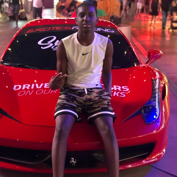 Profile Picture of Lucius Hoskins (@lubag2x) on Poshmark