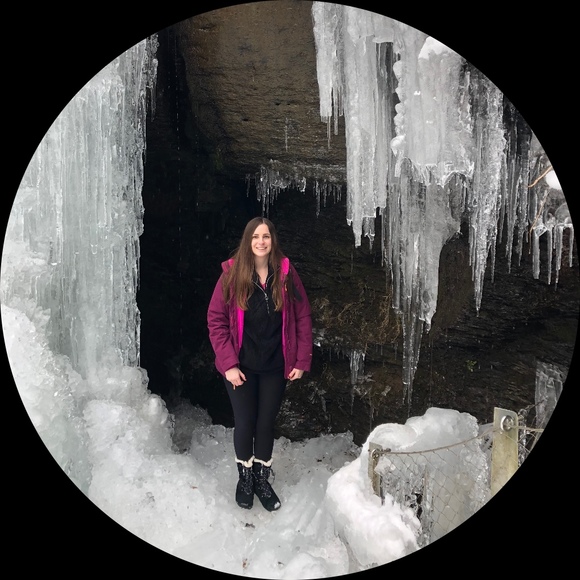 Profile Picture of Wendy Bakaj (@wendyb987) on Poshmark