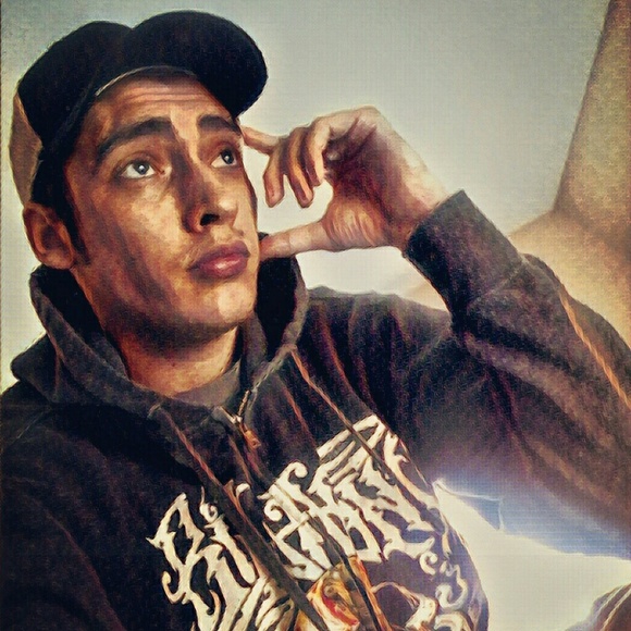 Profile Picture of Austin Walker (@situpapi) on Poshmark