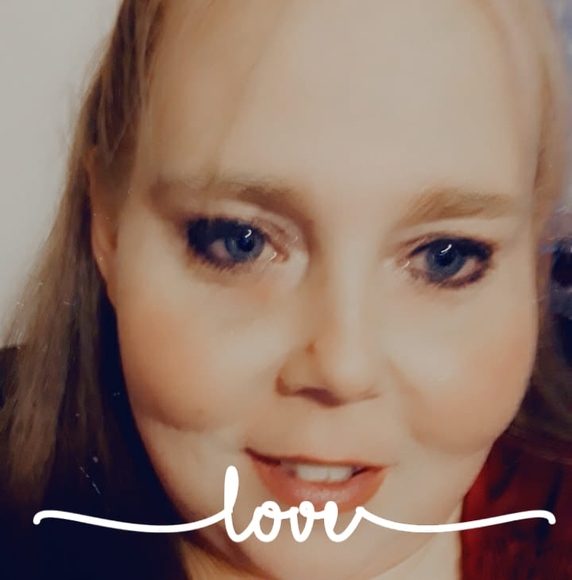 Profile Picture of Melissa Nichols (@nicholsmelissa) on Poshmark