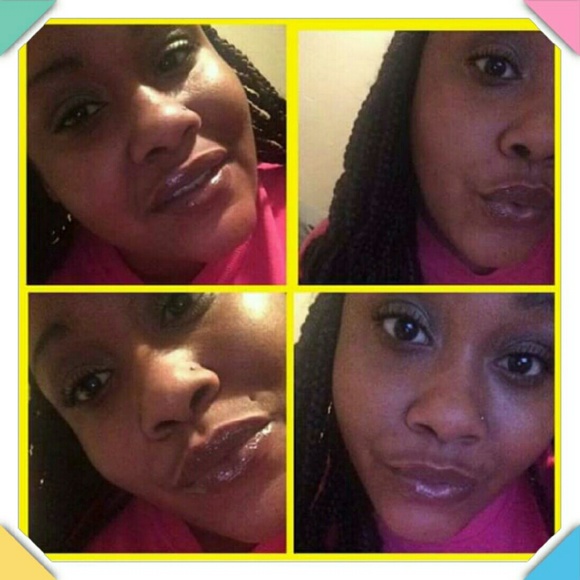 Profile Picture of Danielle Holliman (@dholliman) on Poshmark