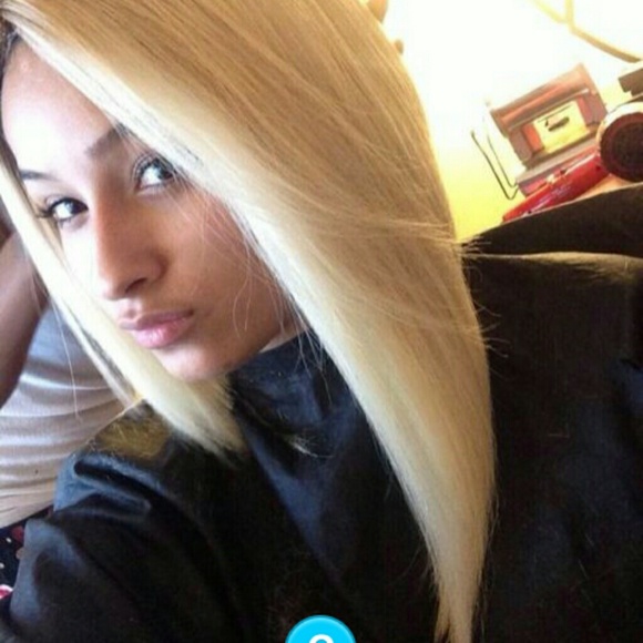 Profile Picture of Alexus Sutton (@island_flavored) on Poshmark