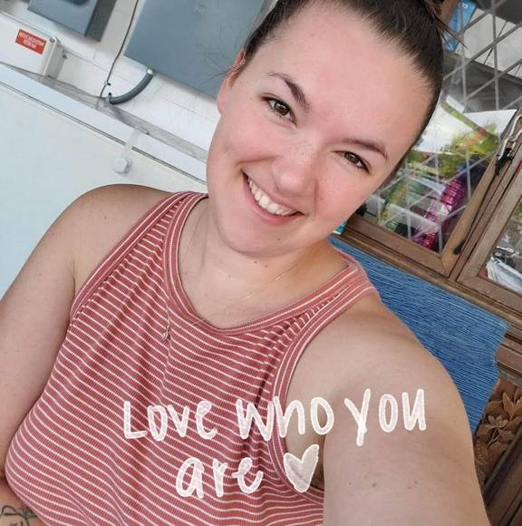 Profile Picture of Laura Maynard (@laura_maynard) on Poshmark
