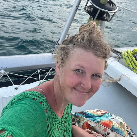 Profile Picture of Lisa Macneil (@libby_pickles) on Poshmark