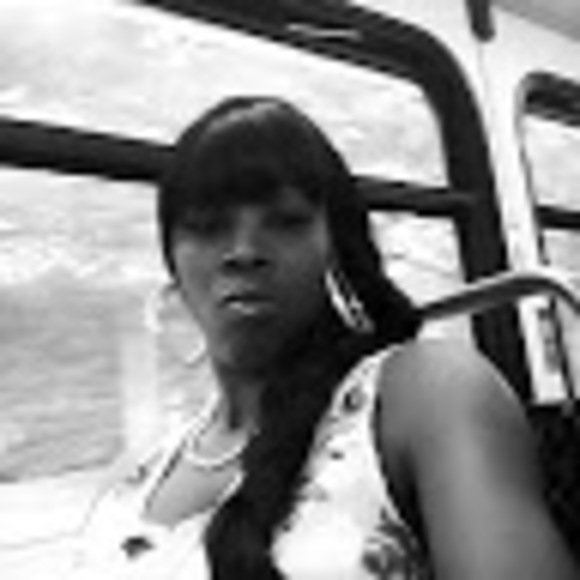 Profile Picture of Hunniebfamous Williams (@hunniebfamousw) on Poshmark