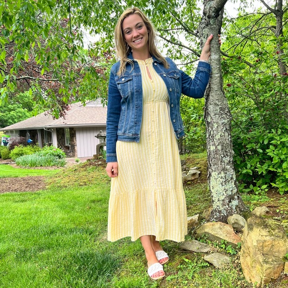 Profile Picture of Lindsay Barton (@lindsay08689) on Poshmark