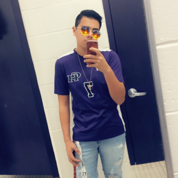 Profile Picture of Bryan Uribe (@bryanuribe1) on Poshmark