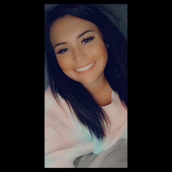 Profile Picture of Madison Geijer (@madison_geijer) on Poshmark