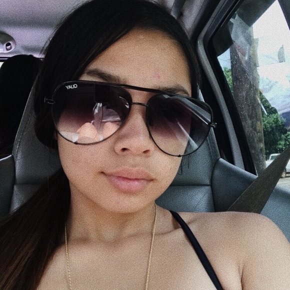 Profile Picture of Shambrey Linares-borce (@alohaxsham) on Poshmark