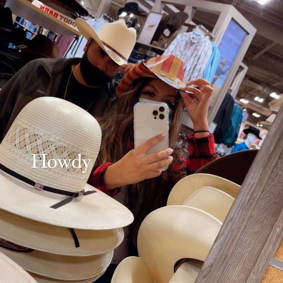 Profile Picture of Yvette Jaramillo (@yjeay96) on Poshmark