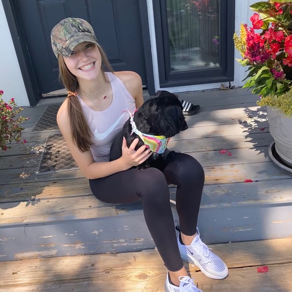 Profile Picture of Lily Klopstein (@lilyraigan) on Poshmark