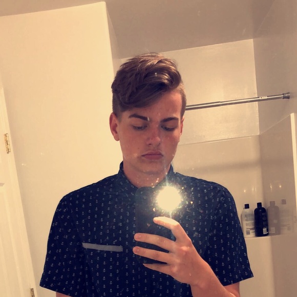 Profile Picture of John Cherwaty (@johncher22) on Poshmark