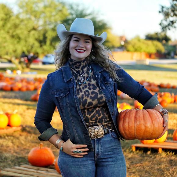 Profile Picture of Rachel Schrank (@rschrank) on Poshmark