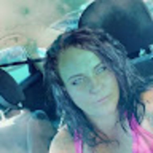 Profile Picture of Crystal Wetzel (@cwetzel125) on Poshmark