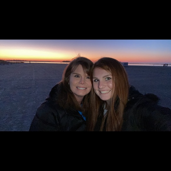 Profile Picture of Lauren Bergevine (@lbergevine) on Poshmark