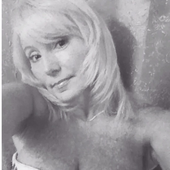 Profile Picture of Lori Whitaker (@titlegirl4u) on Poshmark