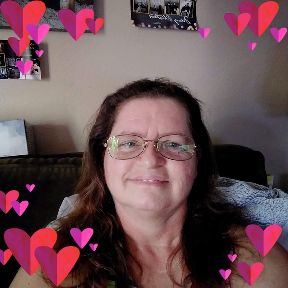 Profile Photo of Pamela Stickler (@pamelas66) on Poshmark