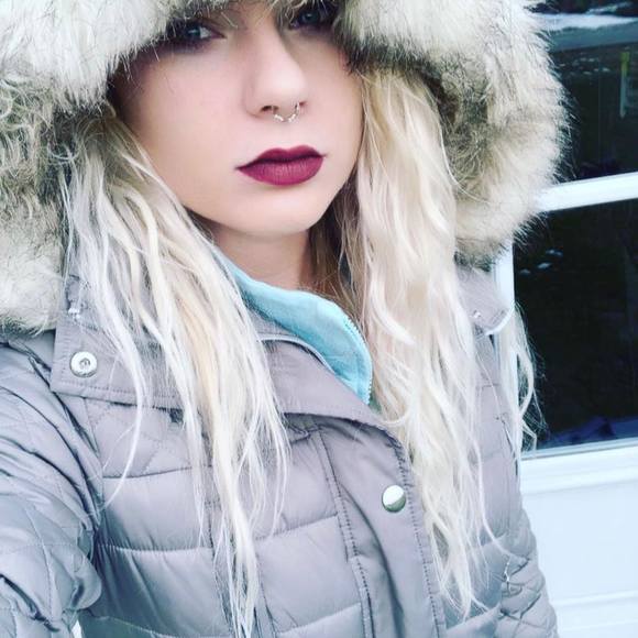 Profile Picture of Leah Butler (@lmdbrighteyes) on Poshmark