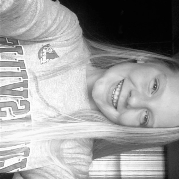 Profile Picture of Lainey Hockersmith (@lainey_hock2004) on Poshmark