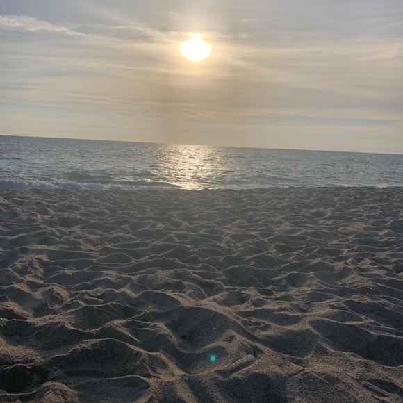 Profile Picture of Michell Hernandez (@mmichell3003) on Poshmark