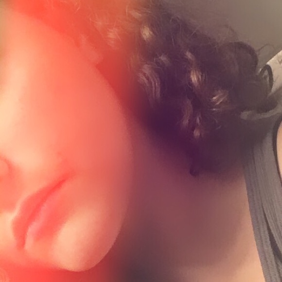 Profile Picture of Sarah Wiedeman (@sarahw1490) on Poshmark