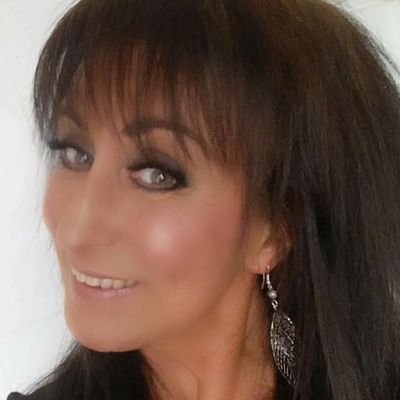 Profile Picture of Kimmy Kim  🇬🇧 🌹 (@kimmykim09) on Twitter