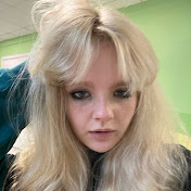 Profile Picture of Alice Turner (@aliceturnerr) on Youtube