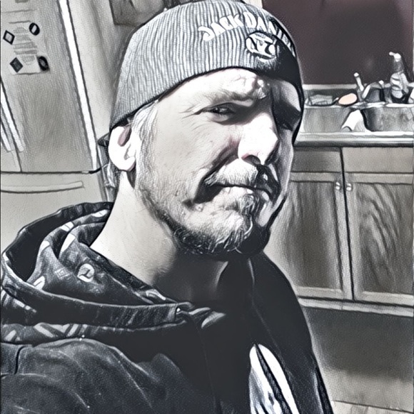 Profile Picture of Jeremy Ellis (@madmanmav) on Poshmark