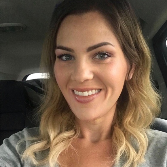 Profile Picture of Heather Gonska (@hizofizo) on Poshmark