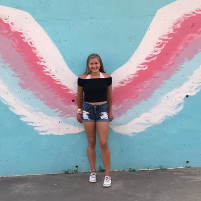 Profile Picture of Claire Lange (@_clairelange_) on Twitter