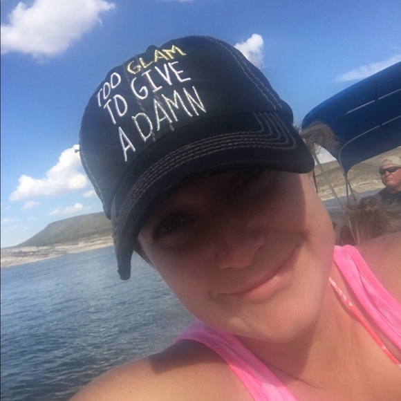 Profile Picture of Glenna Bean (@glennabean) on Poshmark