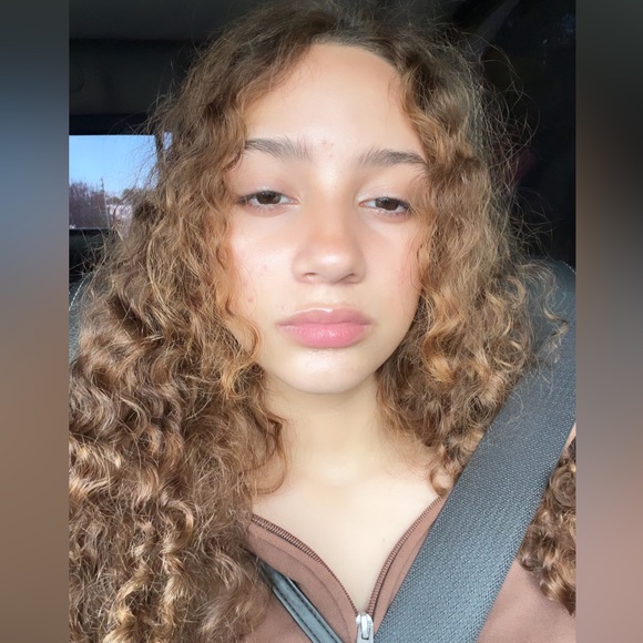 Profile Picture of Hazily Doble (@hazilydoble) on Poshmark