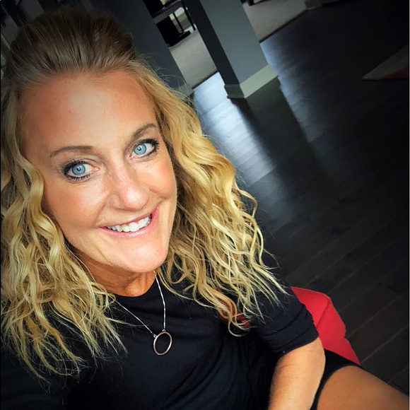 Profile Picture of Karen Benacka (@kabupnorth) on Poshmark