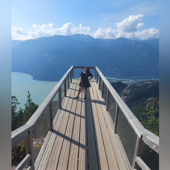 Profile Picture of Janett Ballesteros (@hapijan) on Poshmark