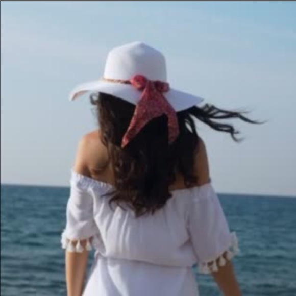 Profile Picture of Amy Bates (@amyamybates) on Poshmark