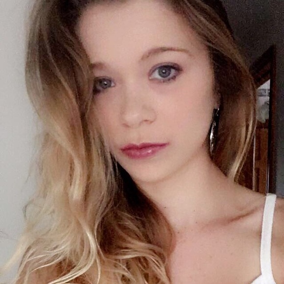 Profile Picture of Katie Grudens (@katieekatiee) on Poshmark