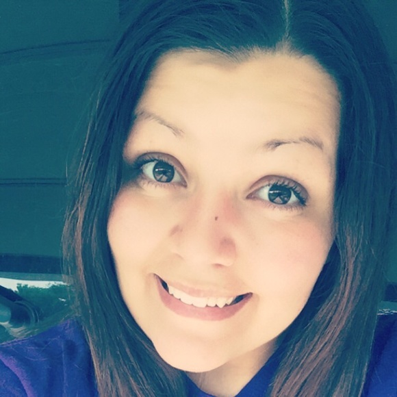 Profile Picture of Bianca De la cerda (@biancar96) on Poshmark